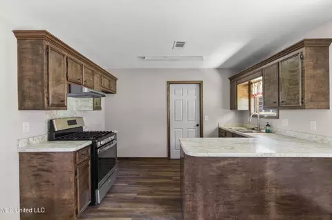 Kitchen - 5550 Springridge Rd, Raymond, MS 39154 photo 8 of 8