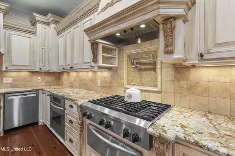 Kitchen - 5550 Springridge Rd, Raymond, MS 39154 photo 7 of 8