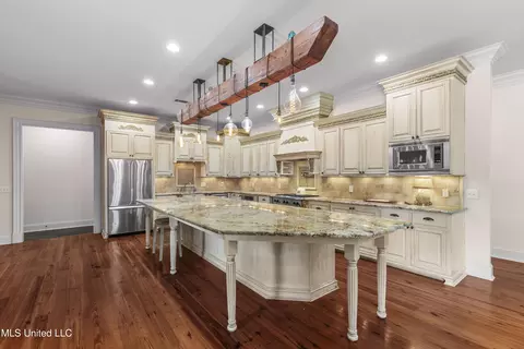 Kitchen - 5550 Springridge Rd, Raymond, MS 39154 photo 1 of 8