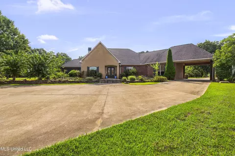 5550 Springridge Rd, Raymond, MS 39154