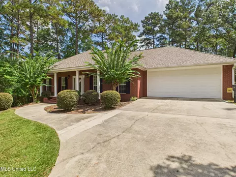 46 Waverly Cir, Hattiesburg, MS 39402