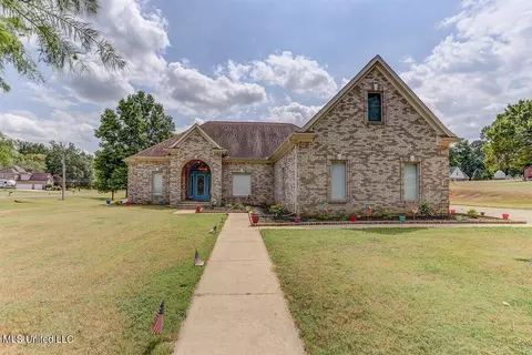 4343 Sharon Dr, Horn Lake, MS 38637