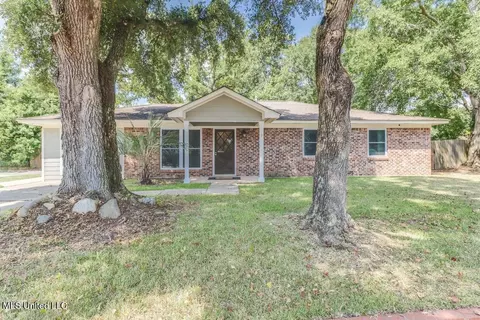 208 Wheaton Ct, Ocean Springs, MS 39564