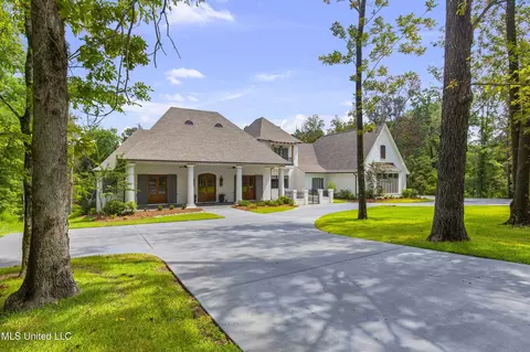 409 Cedarmont Dr, Madison, MS 39110