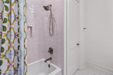 Bath - 409 Cedarmont Dr, Madison, MS 39110 photo 2 of 16