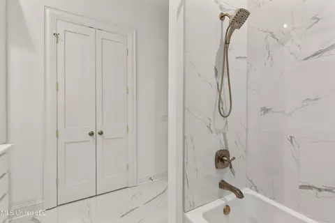 Bath - 409 Cedarmont Dr, Madison, MS 39110 photo 4 of 16