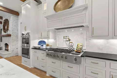 Kitchen - 409 Cedarmont Dr, Madison, MS 39110 photo 7 of 8
