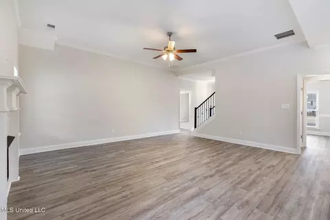 Living - 2085 Gracie Rd, Hernando, MS 38632 photo 2 of 2