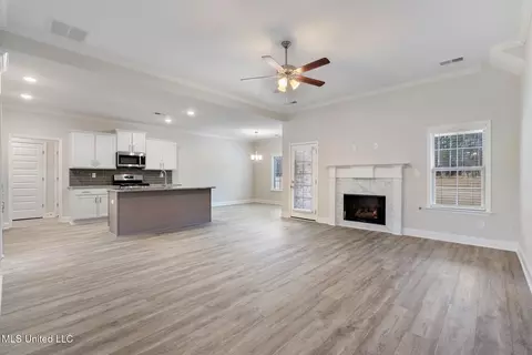 Living - 2085 Gracie Rd, Hernando, MS 38632 photo 1 of 2