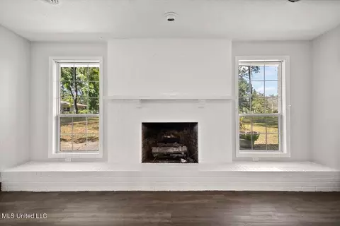 Living - 1428 Chestnut Ln, Jackson, MS 39212 photo 3 of 3