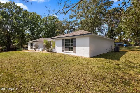 Exterior - 1428 Chestnut Ln, Jackson, MS 39212 photo 2 of 6