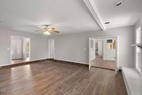 Living - 1428 Chestnut Ln, Jackson, MS 39212 photo 2 of 3