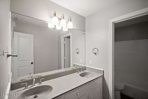 Bath - 1428 Chestnut Ln, Jackson, MS 39212 photo 1 of 2