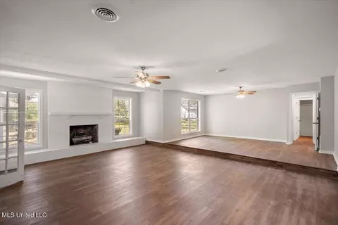 Living - 1428 Chestnut Ln, Jackson, MS 39212 photo 1 of 3