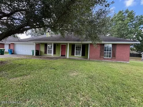 6701 Linden Pl, Ocean Springs, MS 39564