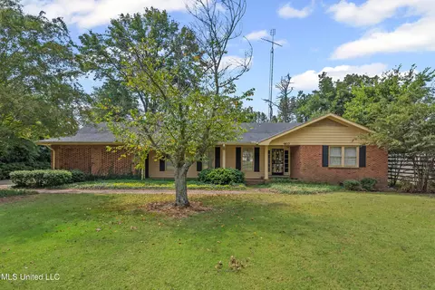 460 1st St, Lula, MS 38644