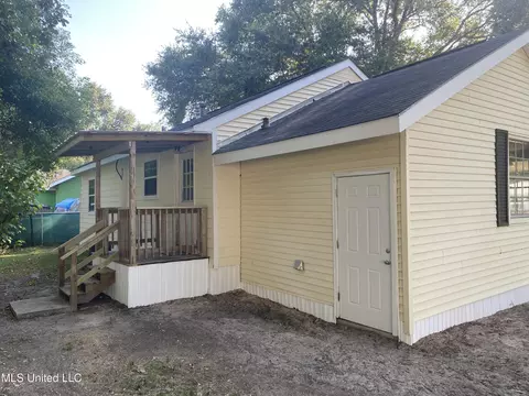 Exterior - 6908 Barnes Rd, Moss Point, MS 39563 photo 10 of 13
