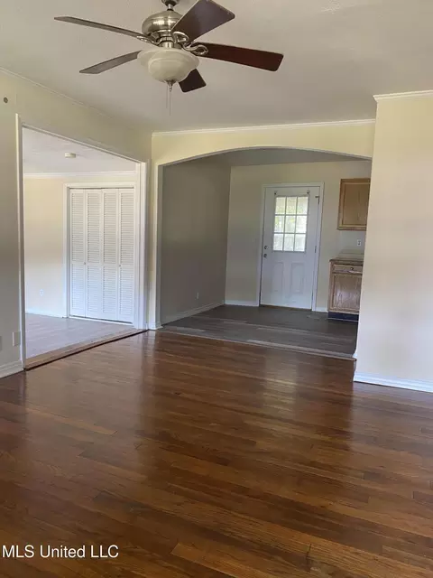 Living - 6908 Barnes Rd, Moss Point, MS 39563 photo 1 of 3