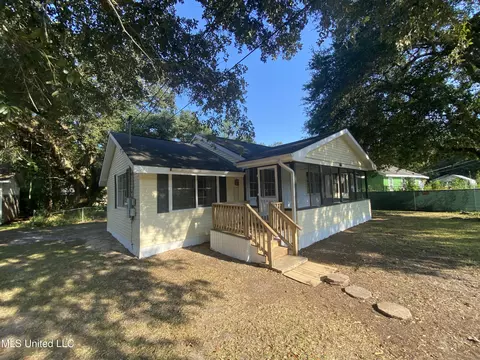 Exterior - 6908 Barnes Rd, Moss Point, MS 39563 photo 9 of 13