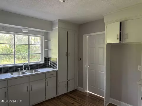 Kitchen - 2416 Paden St, Jackson, MS 39204 photo 3 of 6