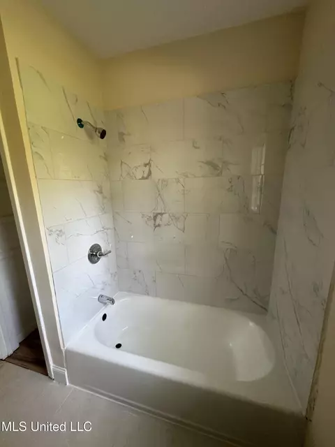 Bath - 2416 Paden St, Jackson, MS 39204 photo 4 of 7