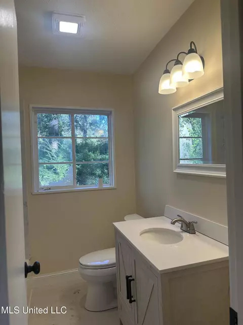 Bath - 2416 Paden St, Jackson, MS 39204 photo 7 of 7