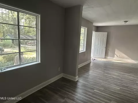Living - 2416 Paden St, Jackson, MS 39204 photo 2 of 3