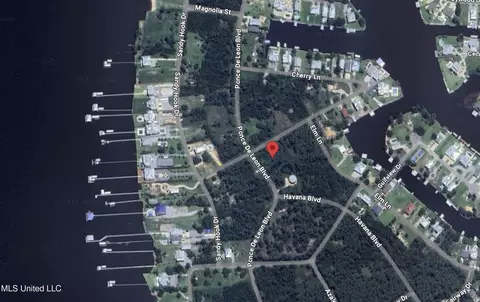 200 Parkview Ln, Pass Christian, MS 39571