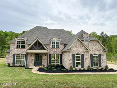 410 Poplar Ln, Holly Springs, MS 38635