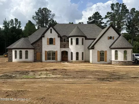 451 Poplar Ln, Holly Springs, MS 38635