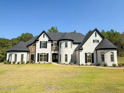 451 Poplar Ln, Holly Springs, MS 38635