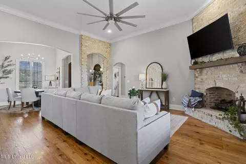 Living - 537 Wales Way, Flowood, MS 39232 photo 4 of 4