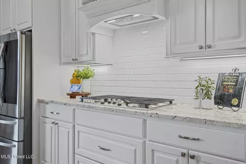 Kitchen - 537 Wales Way, Flowood, MS 39232 photo 4 of 4