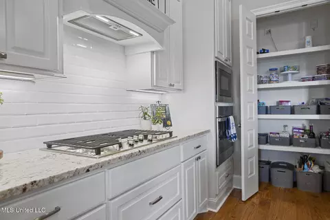 Kitchen - 537 Wales Way, Flowood, MS 39232 photo 3 of 4