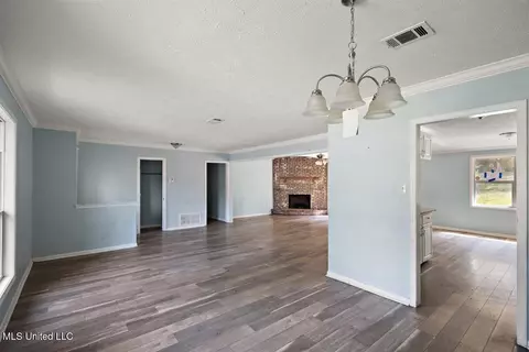 Living - 1732 Southhaven Cir, Jackson, MS 39204 photo 6 of 6