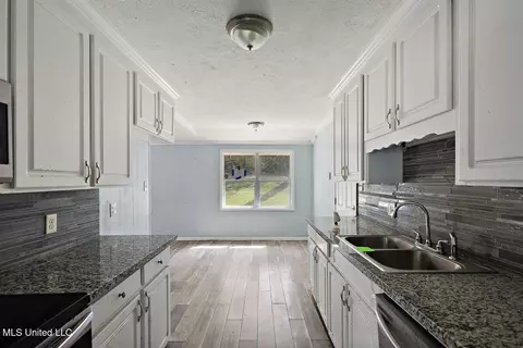 Kitchen - 1732 Southhaven Cir, Jackson, MS 39204 photo 1 of 2