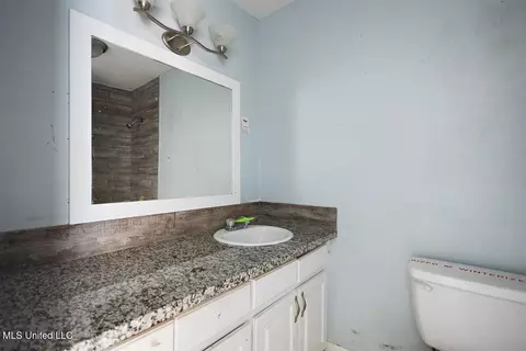 Bath - 1732 Southhaven Cir, Jackson, MS 39204 photo 2 of 2