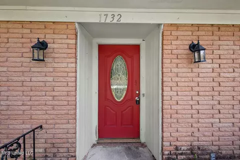 Exterior - 1732 Southhaven Cir, Jackson, MS 39204 photo 2 of 4