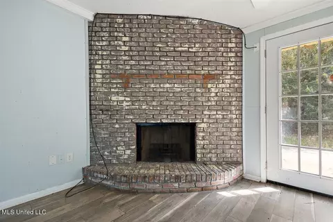 Living - 1732 Southhaven Cir, Jackson, MS 39204 photo 4 of 6