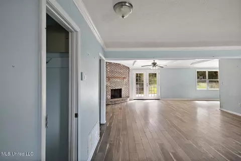 Living - 1732 Southhaven Cir, Jackson, MS 39204 photo 1 of 6
