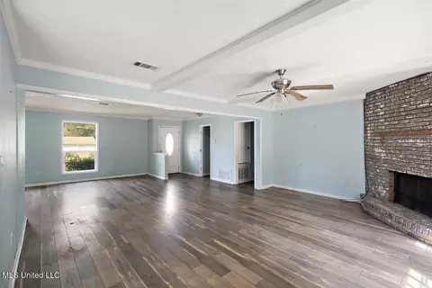 Living - 1732 Southhaven Cir, Jackson, MS 39204 photo 3 of 6