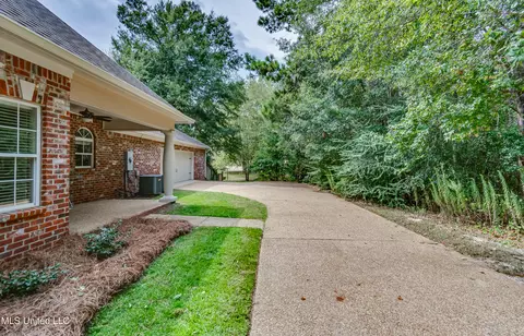 Exterior - 207 Keystone Pl, Brandon, MS 39042 photo 3 of 7