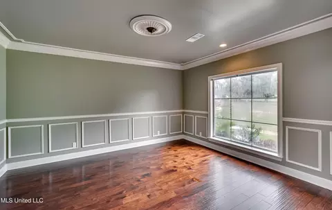 Living - 207 Keystone Pl, Brandon, MS 39042 photo 1 of 7