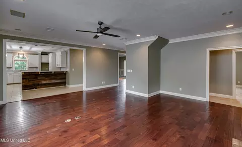 Living - 207 Keystone Pl, Brandon, MS 39042 photo 5 of 7