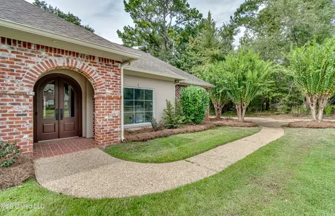 Exterior - 207 Keystone Pl, Brandon, MS 39042 photo 4 of 7