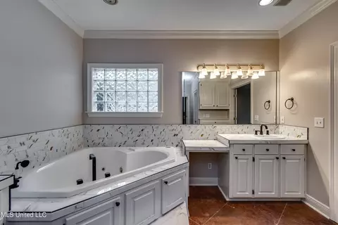 Bath - 207 Keystone Pl, Brandon, MS 39042 photo 3 of 7