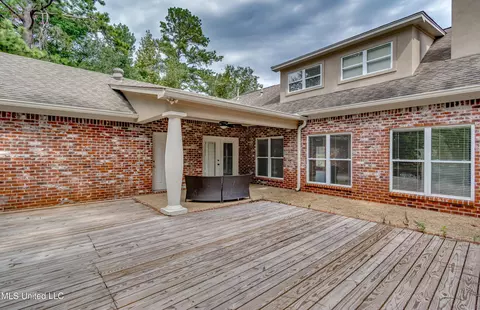 Exterior - 207 Keystone Pl, Brandon, MS 39042 photo 6 of 7