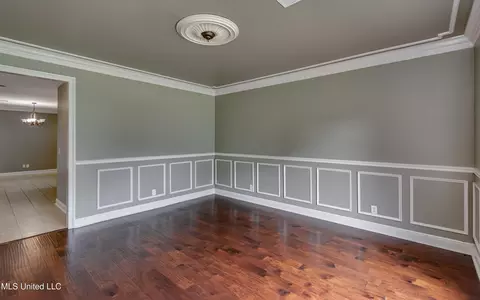 Living - 207 Keystone Pl, Brandon, MS 39042 photo 2 of 7