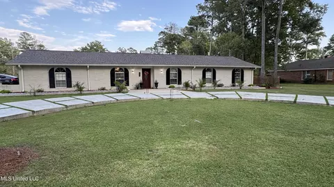 108 Azalea Dr, Forest, MS 39074