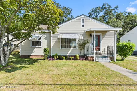 1772 Pass Rd, Biloxi, MS 39531